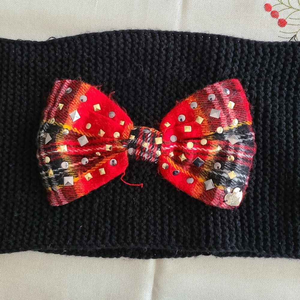 Betsey Johnson Circle Scarf